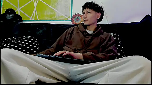 Snapshot of Dioniso_guy8 chatting on 03-10-26, 06:57 Dioniso guy8 online show from 03-10-26, 06:57