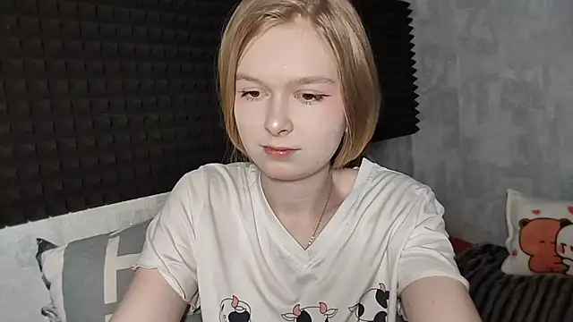 Snapshot of LiaVibes chatting on 03-12-26, 09:15 LiaVibes online show from 03-12-26, 09:15