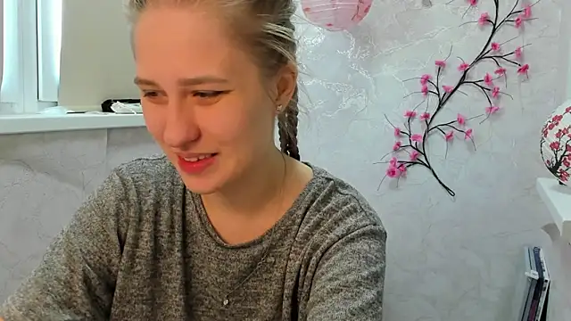 sofamuffin online show from 04-14-26, 08:20