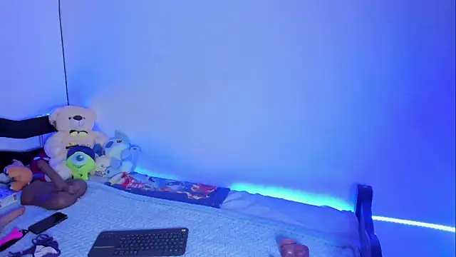 Snapshot of Ellope_ chatting on 09-24-25, 03:21 Ellope online show from 09-24-25, 03:21