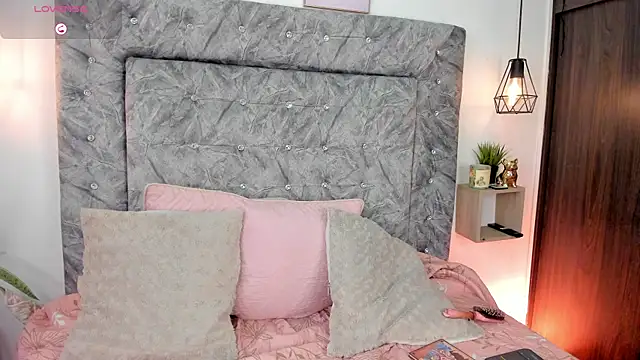 Seraphyne666 online show from 11-20-25, 07:24