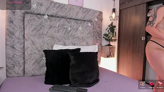 Seraphyne666 online show from 12-22-25, 07:22