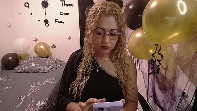 Snapshot of Skarleth_Diaz chatting on 11-05-25, 04:12 Skarleth Diaz online show from 11-05-25, 04:12