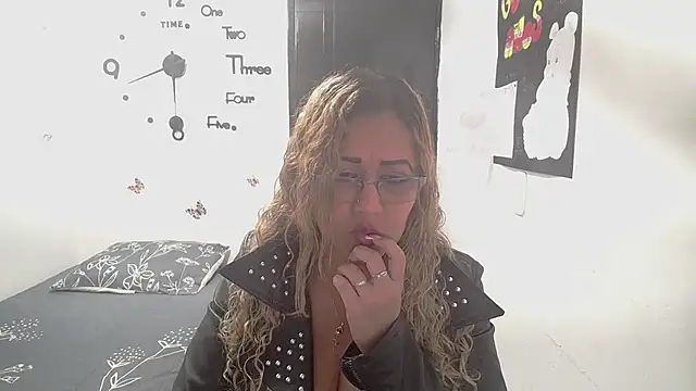 Snapshot of Skarleth_Diaz chatting on 02-20-26, 06:26 Skarleth Diaz online show from 02-20-26, 06:26