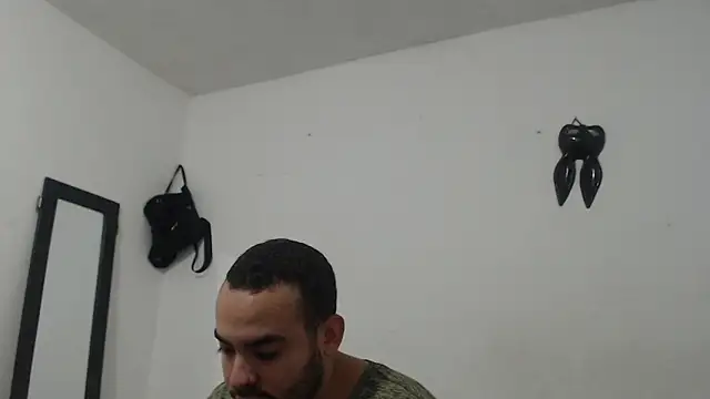 Snapshot of Ana_ThiagoxX chatting on 09-13-25, 01:05 Ana ThiagoxX online show from 09-13-25, 01:05