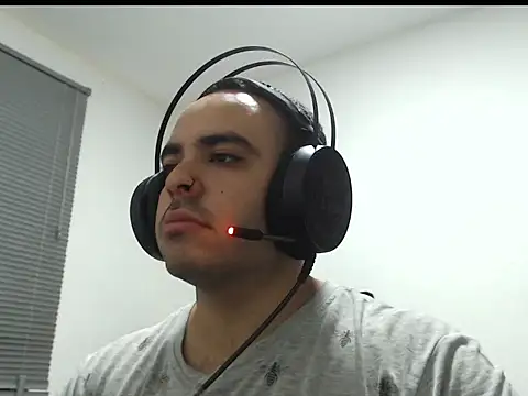 Snapshot of Ana_ThiagoxX chatting on 02-14-26, 06:21 Ana ThiagoxX online show from 02-14-26, 06:21