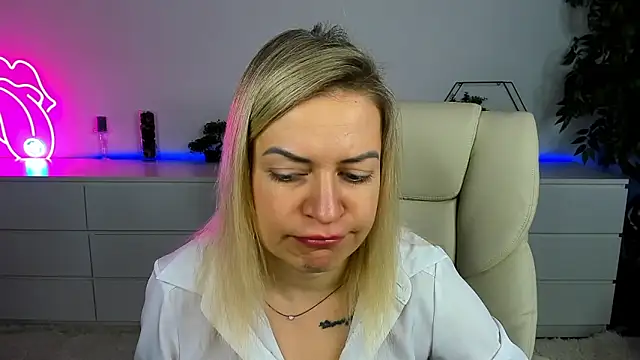 Anna Snows online show from 10-28-25, 06:39