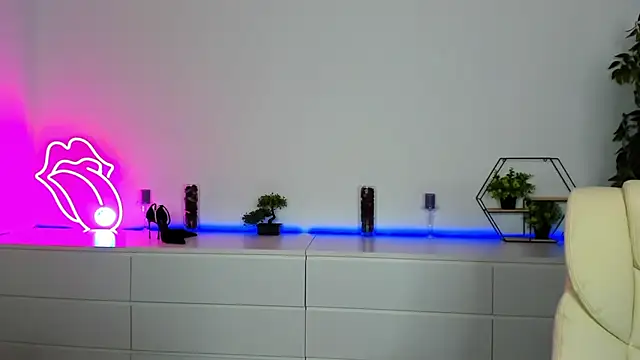 Anna Snows online show from 11-28-25, 06:38