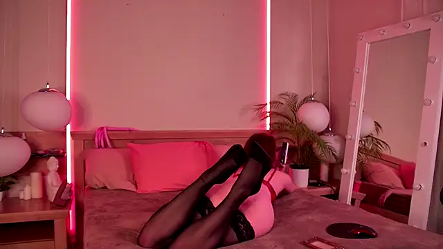 RoxyDoll  online show from 10-08-25, 04:37