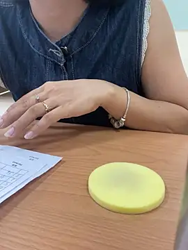 Snapshot of -NhaKy22 chatting on 09-23-25, 01:19 -NhaKy22 online show from 09-23-25, 01:19