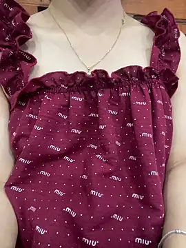 Snapshot of -NhaKy22 chatting on 10-20-25, 02:17 -NhaKy22 online show from 10-20-25, 02:17