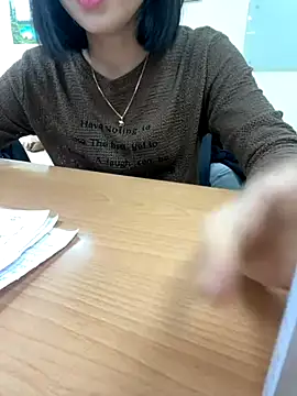 Snapshot of -NhaKy22 chatting on 10-24-25, 01:13 -NhaKy22 online show from 10-24-25, 01:13