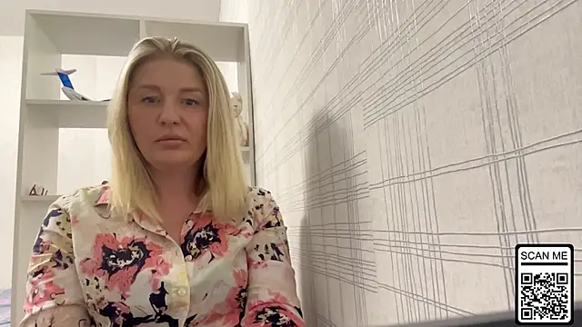 Blondie xoxoxo online show from 10-20-25, 05:13