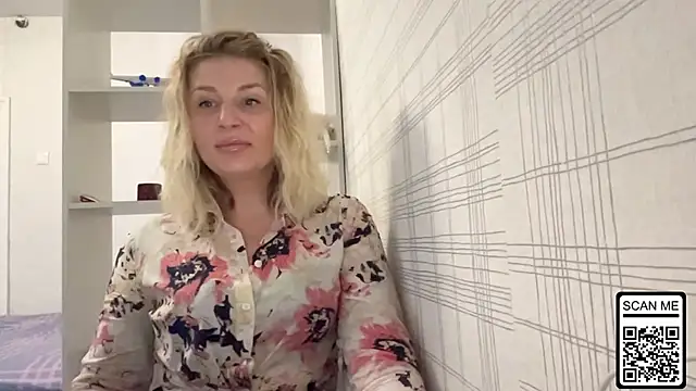 Blondie xoxoxo online show from 10-27-25, 08:40