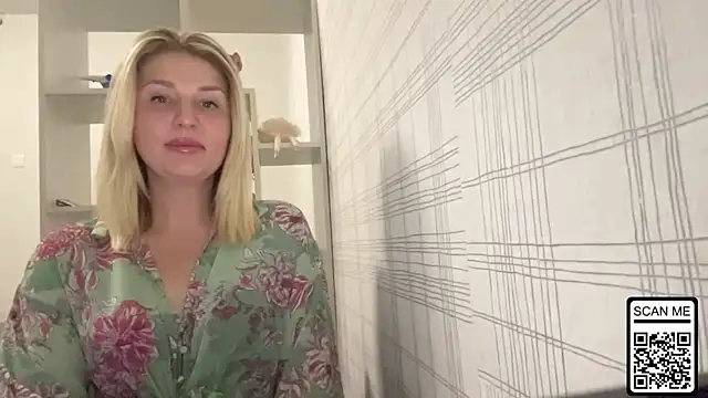 Blondie xoxoxo online show from 10-31-25, 07:37