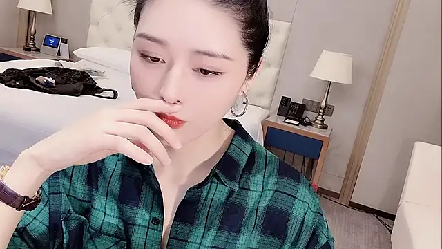 Snapshot of Ianxuan chatting on 10-31-25, 03:51 Ianxuan online show from 10-31-25, 03:51