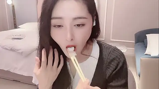 Snapshot of Ianxuan chatting on 11-15-25, 12:45 Ianxuan online show from 11-15-25, 12:45