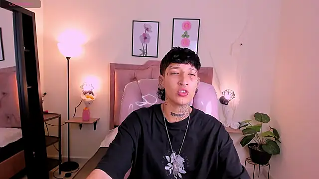 Snapshot of Luci_Rose chatting on 10-05-25, 03:05 Luci Rose online show from 10-05-25, 03:05