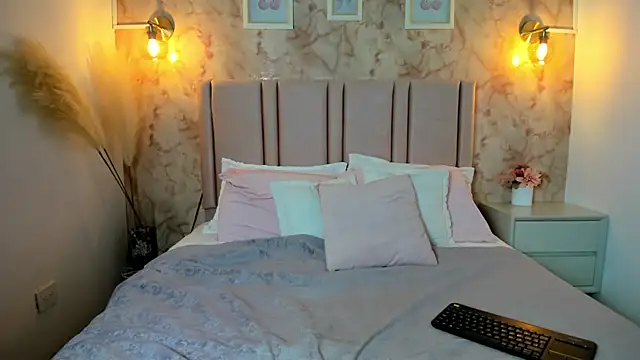Isa lux online show from 10-08-25, 03:37