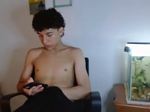 Snapshot of Xtremeplay_18 chatting on 09-17-25, 07:15 Xtremeplay 18 online show from 09-17-25, 07:15