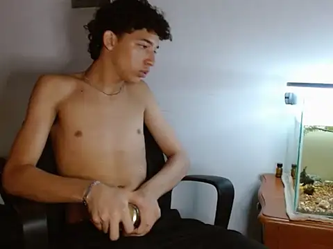 Snapshot of Xtremeplay_18 chatting on 09-25-25, 09:29 Xtremeplay 18 online show from 09-25-25, 09:29