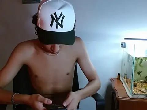 Snapshot of Xtremeplay_18 chatting on 09-26-25, 08:13 Xtremeplay 18 online show from 09-26-25, 08:13