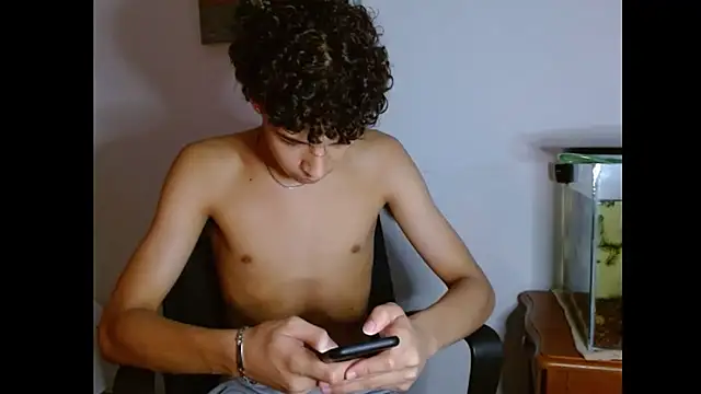 Snapshot of Xtremeplay_18 chatting on 10-03-25, 09:56 Xtremeplay 18 online show from 10-03-25, 09:56