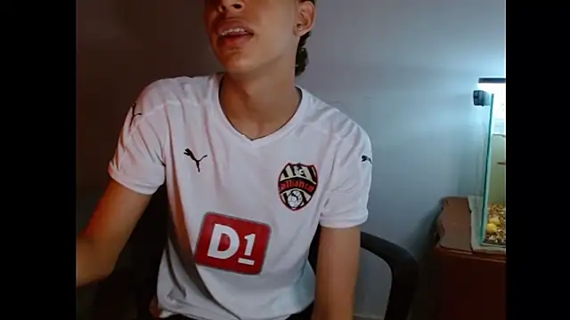 Snapshot of Xtremeplay_18 chatting on 10-09-25, 10:30 Xtremeplay 18 online show from 10-09-25, 10:30