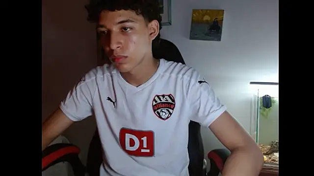 Snapshot of Xtremeplay_18 chatting on 10-21-25, 10:21 Xtremeplay 18 online show from 10-21-25, 10:21