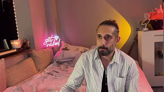 Snapshot of Secret_Lovers1 chatting on 05-02-26, 07:19 Secret Lovers1 online show from 05-02-26, 07:19