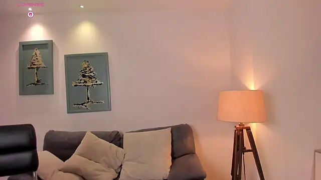 VeronicaBlue online show from 10-30-25, 09:44