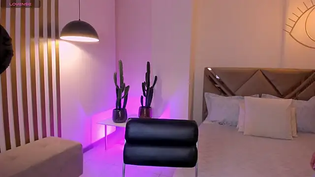 Snapshot of MaddisonTaylor1 chatting on 10-02-25, 07:43 MaddisonTaylor1 online show from 10-02-25, 07:43