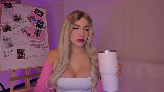 Snapshot of MaddisonTaylor1 chatting on 10-31-25, 08:43 MaddisonTaylor1 online show from 10-31-25, 08:43