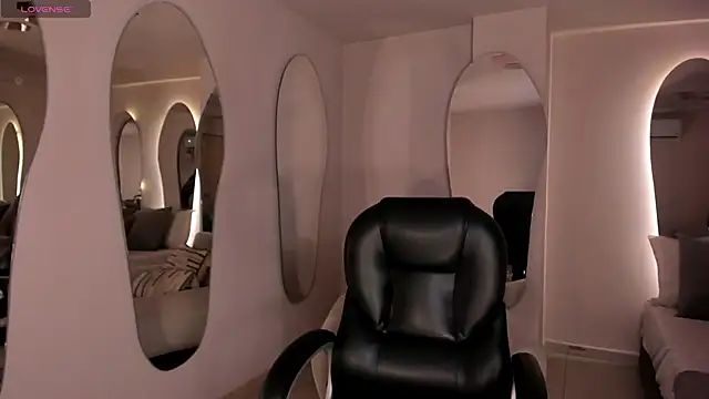 AmberColors  online show from 11-18-25, 07:18