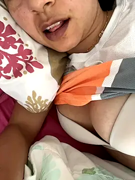 LatinaHottt online show from 10-29-25, 05:47