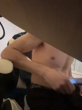 Snapshot of tok_lo24 chatting on 02-14-26, 12:35 tok lo24 online show from 02-14-26, 12:35