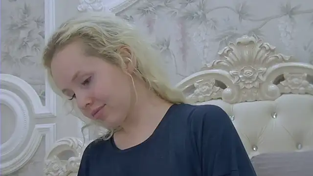 EllieFrosty  online show from 07-11-26, 08:22