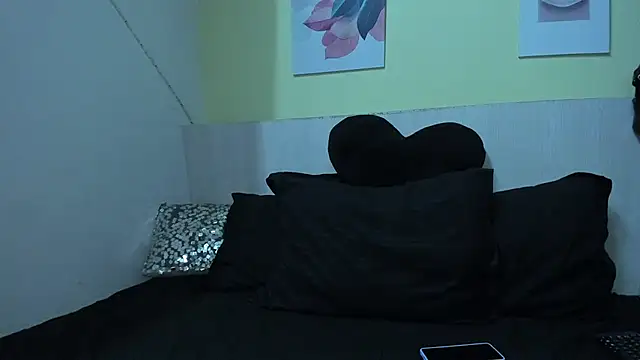 AtheneaArbelaez  online show from 09-15-25, 12:49