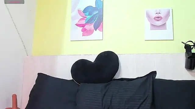 AtheneaArbelaez  online show from 10-21-25, 12:50