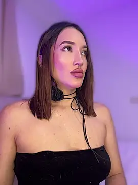 Bella-taylorr online show from 05-25-26, 11:27