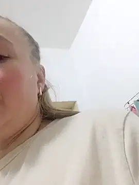 Kiss Eva online show from 02-08-26, 03:37