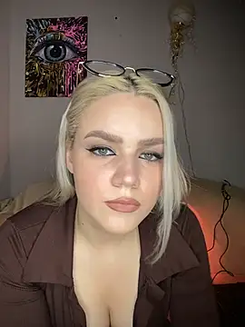 Snapshot of April_Purr chatting on 11-25-25, 09:09 April Purr online show from 11-25-25, 09:09