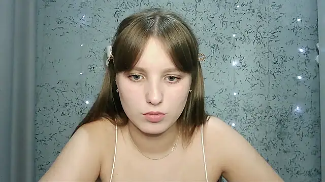 Snapshot of Leonaalove chatting on 11-20-25, 08:25 Leonaalove online show from 11-20-25, 08:25