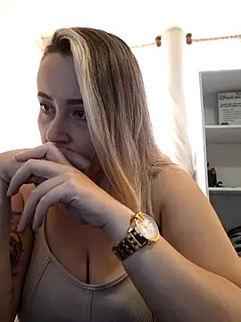 Snapshot of CurvyLust_x chatting on 09-19-25, 03:13 CurvyLust x online show from 09-19-25, 03:13