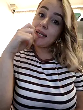 Snapshot of CurvyLust_x chatting on 11-13-25, 03:55 CurvyLust x online show from 11-13-25, 03:55