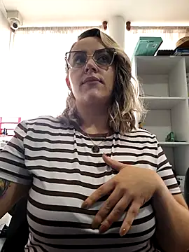 Snapshot of CurvyLust_x chatting on 11-24-25, 01:55 CurvyLust x online show from 11-24-25, 01:55