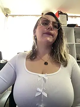 Snapshot of CurvyLust_x chatting on 03-25-26, 01:50 CurvyLust x online show from 03-25-26, 01:50