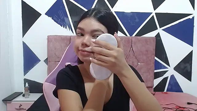 Snapshot of shy_luna18 chatting on 10-07-25, 12:35 shy luna18 online show from 10-07-25, 12:35