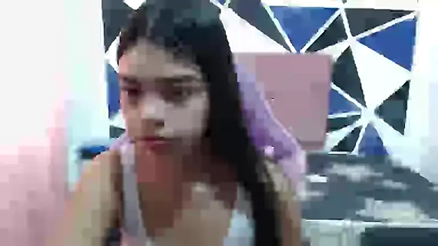 Snapshot of shy_luna18 chatting on 11-07-25, 01:22 shy luna18 online show from 11-07-25, 01:22