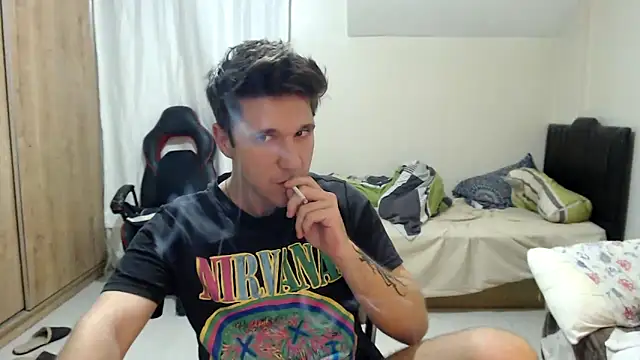 Snapshot of 2handsomemann chatting on 09-10-25, 07:47 2handsomemann online show from 09-10-25, 07:47